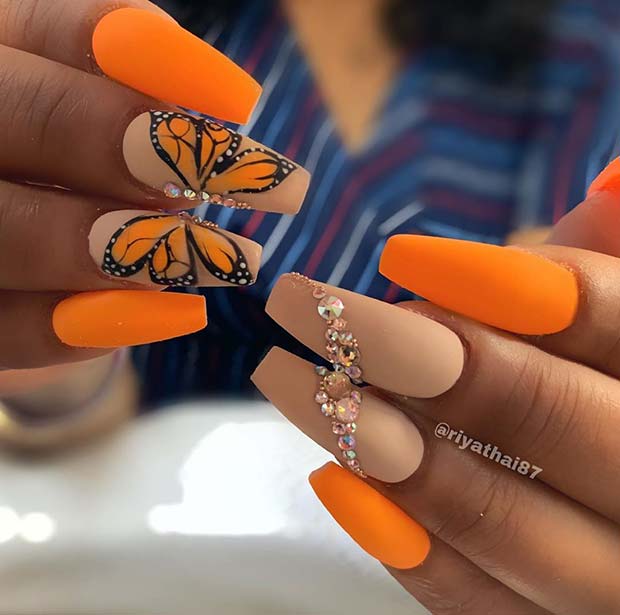 Krásne oranžové nechty