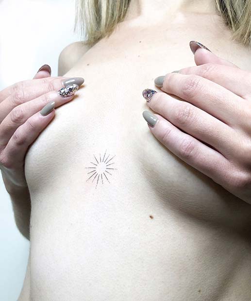 Nápad na tetovanie na slnku s hrudnou kosťou