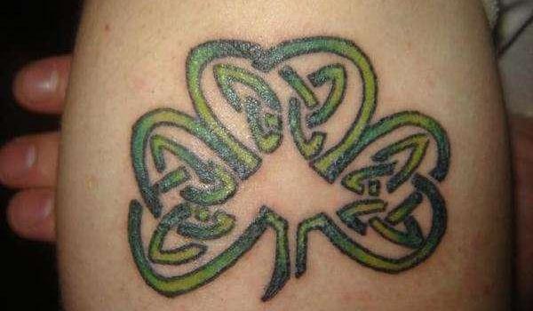 Tetovanie keltského ďateliny