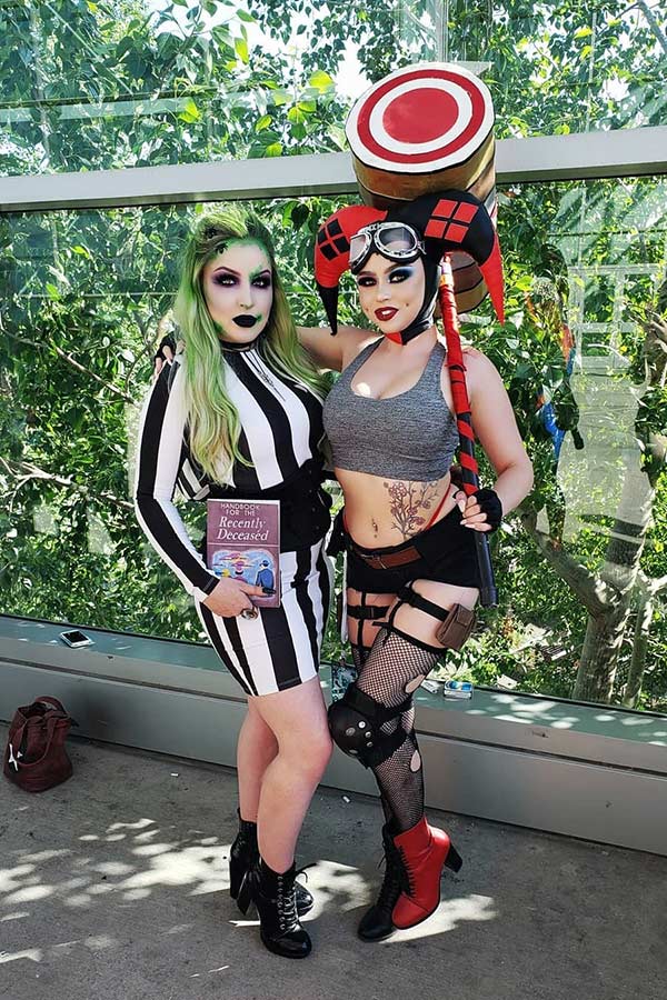 Kostýmy Beetlejuice a Harley Quinn