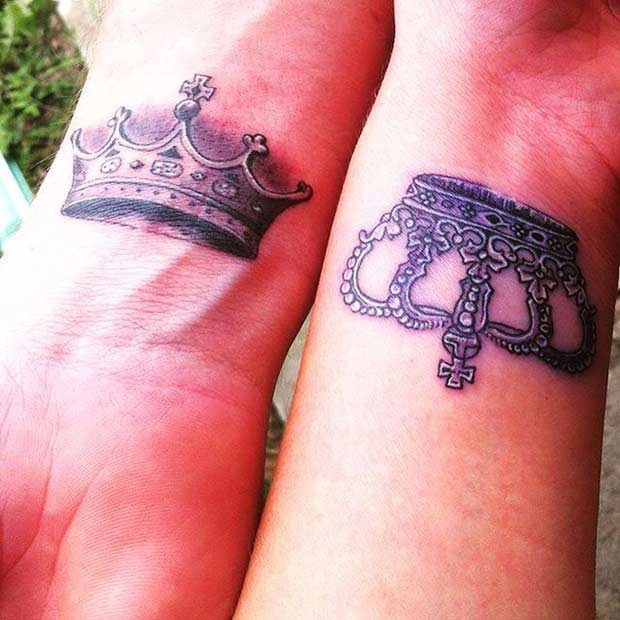 Tetovanie na zápästí s kráľom a kráľovnou
