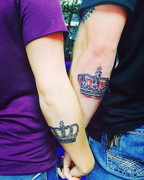 Zodpovedajúce tetovanie kráľa a kráľovnej pre páry