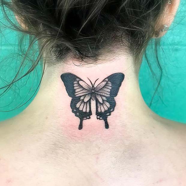 Tetovanie s motýľom na chrbte