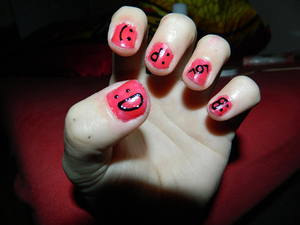 Smiley Center Nails