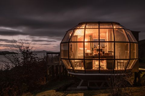 acum puteți închiria acest dirigibil eco în zonele muntoase scoțiene prin intermediul airbnb