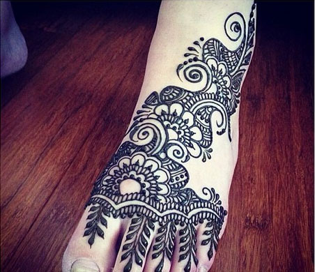 Pretty Foot Henna Design